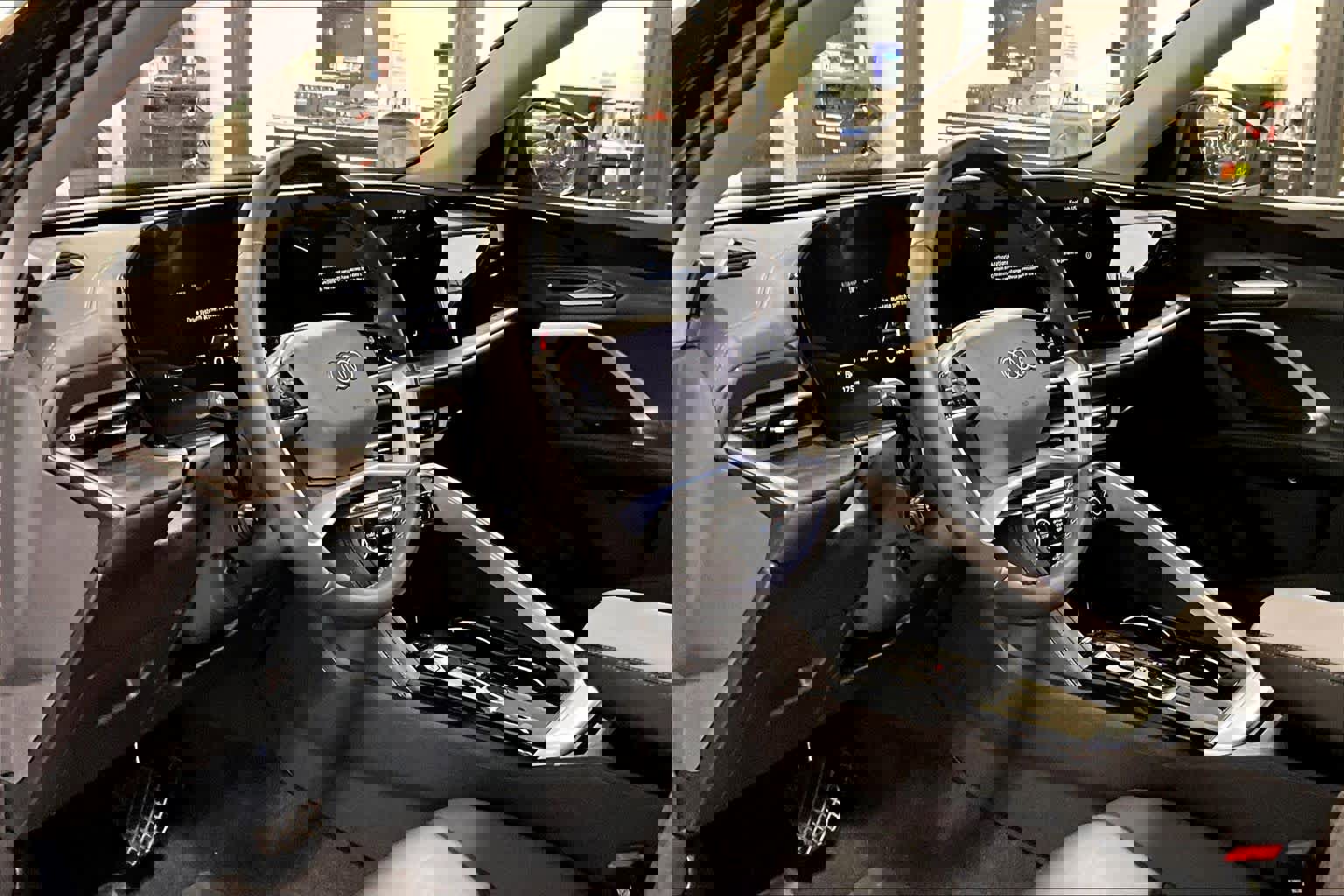 Used 2025 Audi Q5 Premium w/ Convenience Package image 17