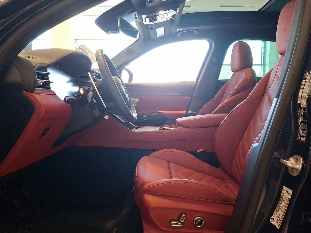 Used 2025 Maserati Grecale Modena AWD/4WD image 29