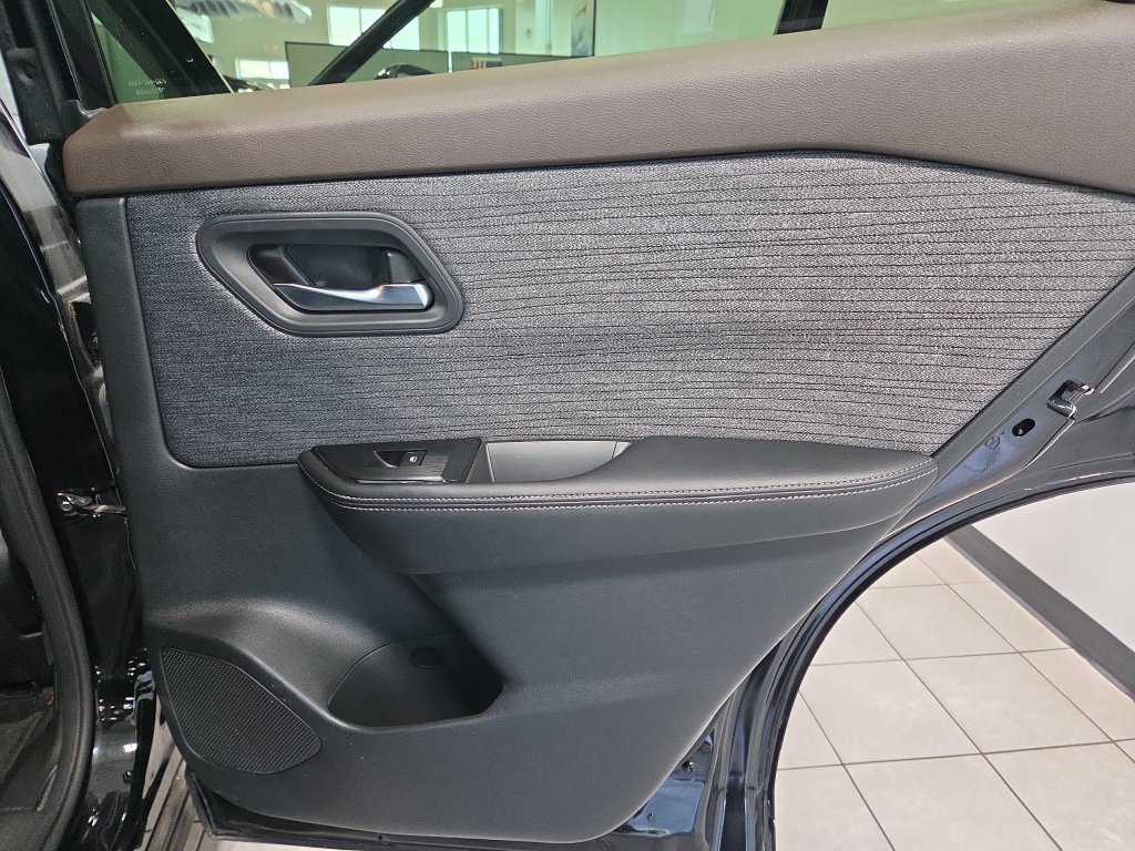 Used 2023 Nissan Rogue SV AWD/4WD image 18