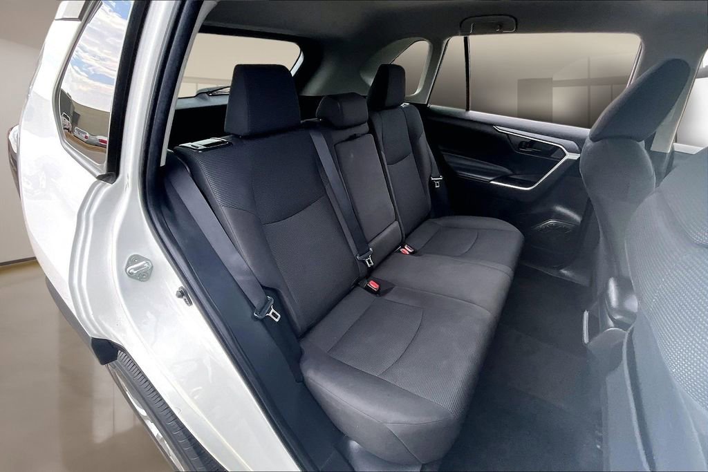 Used 2021 Toyota RAV4 LE image 25
