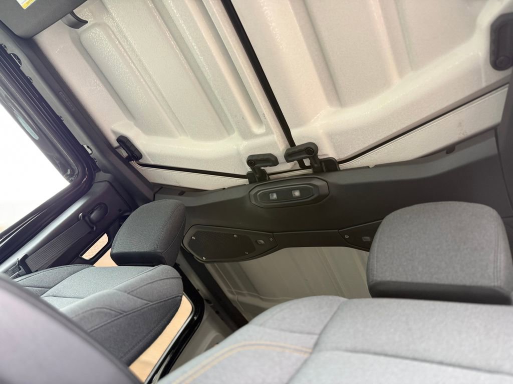 Used 2025 Jeep Wrangler Willys AWD/4WD image 23