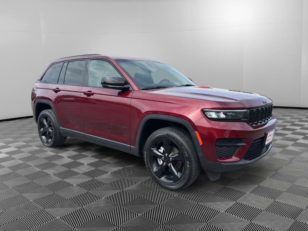 Used 2023 Jeep Grand Cherokee Altitude image 2