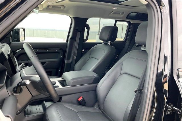 Used 2025 Land Rover Defender 110 S image 30