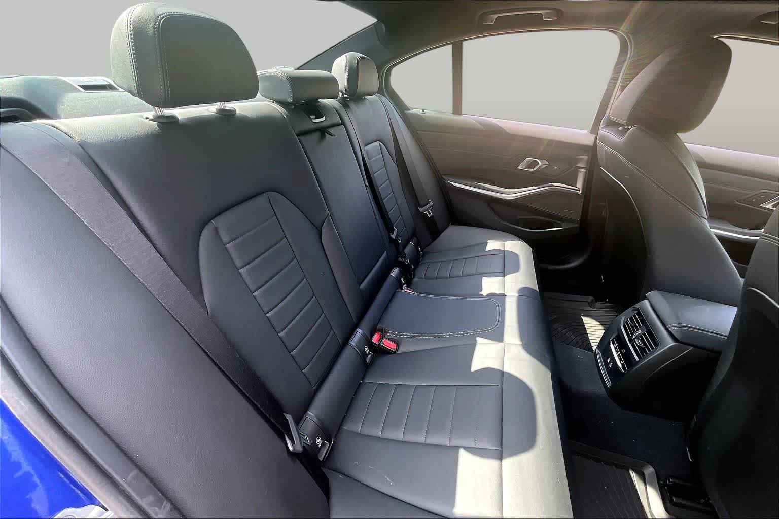 Used 2026 BMW 330i Sedan w/ M Sport Package RWD image 19