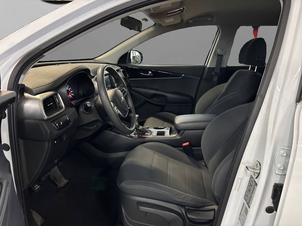 Used 2020 Kia Sorento LX image 9
