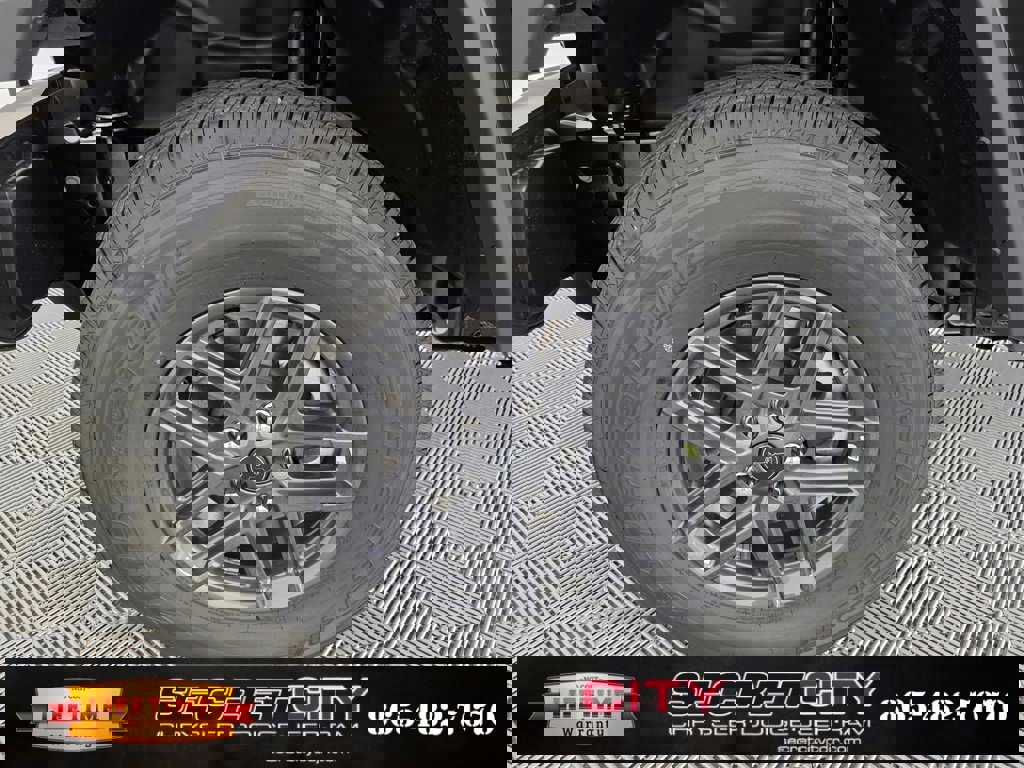 New 2025 Jeep Gladiator Sport image 9