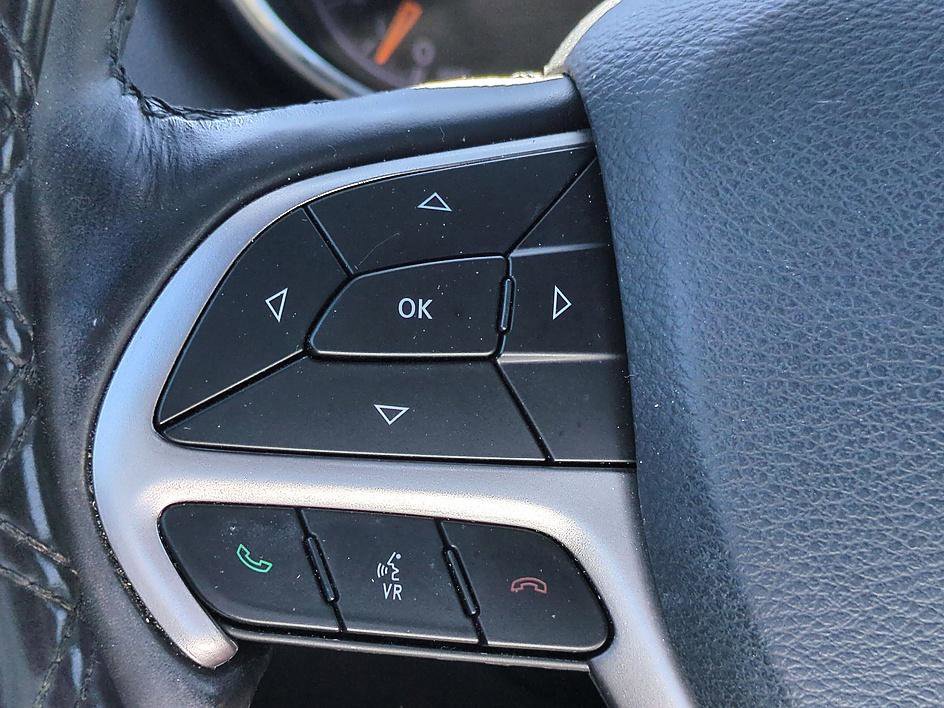 Used 2020 Jeep Grand Cherokee Altitude AWD/4WD image 16
