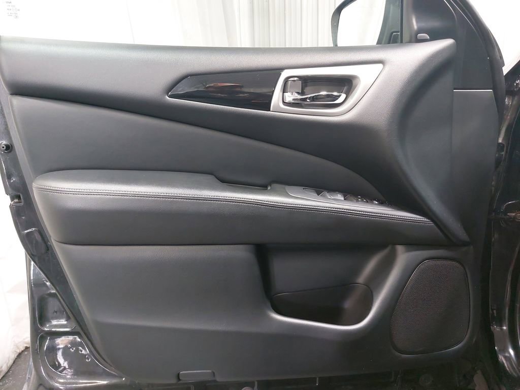 Used 2020 Nissan Pathfinder SV image 28