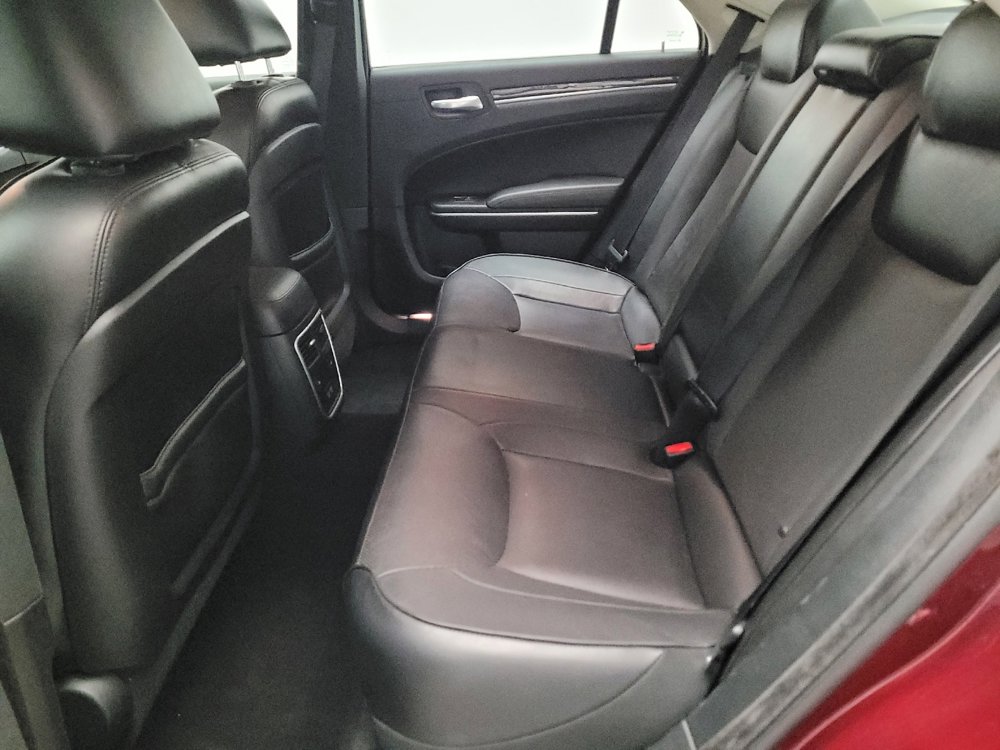 Used 2019 Chrysler 300 Limited image 18