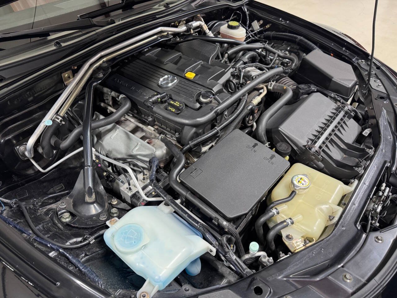 Used 2006 MAZDA MX-5 Miata Grand Touring RWD image 32