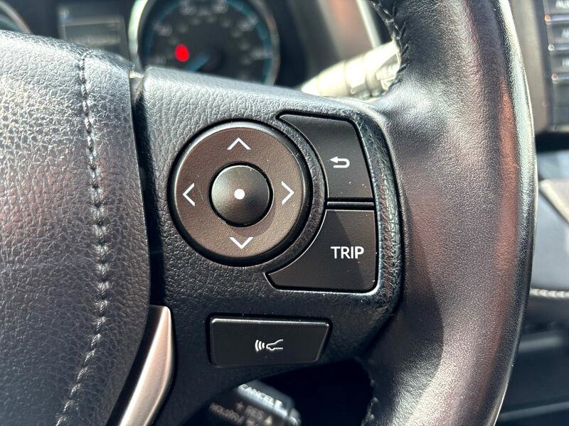Used 2017 Toyota RAV4 Limited image 17