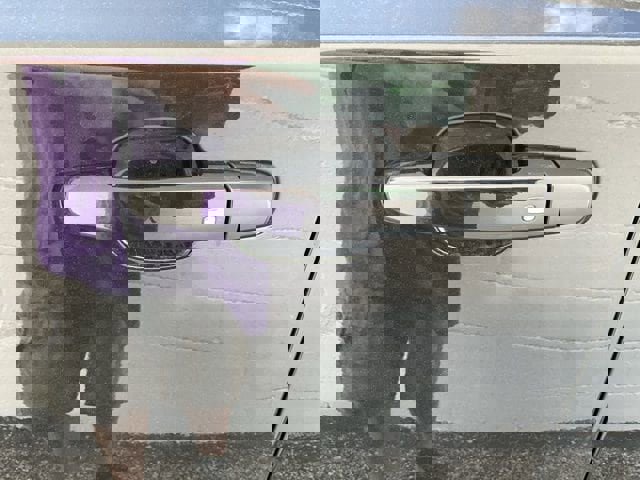 Used 2023 Chevrolet Traverse LT image 21