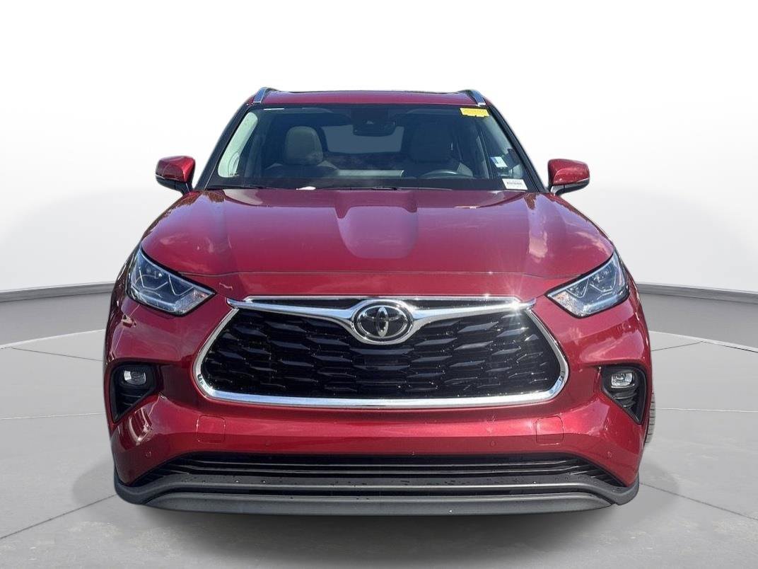 Used 2023 Toyota Highlander Limited FWD image 3