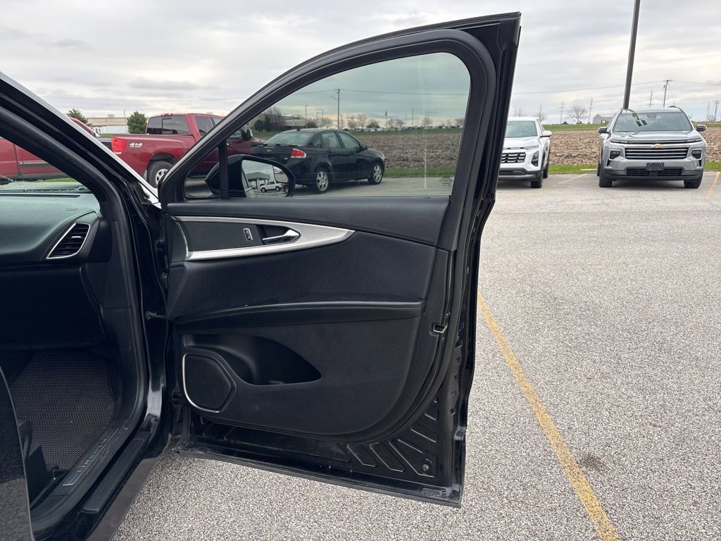 Used 2017 Lincoln MKX Premiere image 17