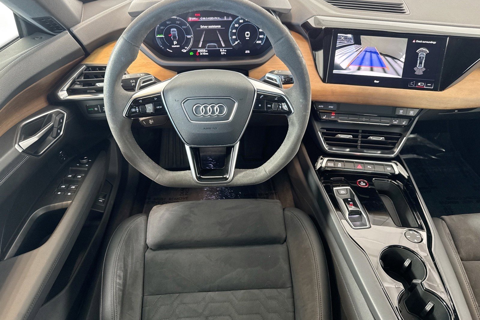 Used 2022 Audi e-tron GT Premium Plus image 20