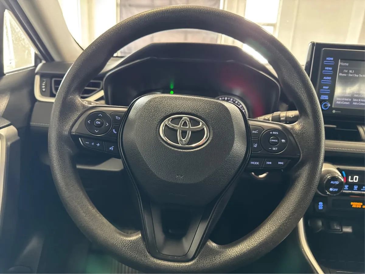 Used 2022 Toyota RAV4 XLE image 21