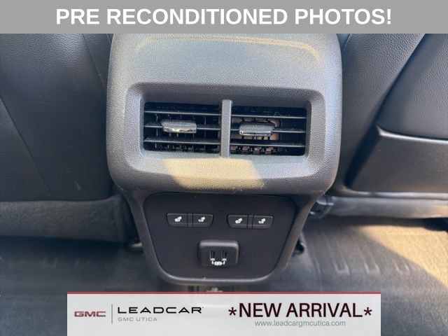 Used 2023 GMC Terrain Denali w/ Denali Premium Package AWD/4WD image 17