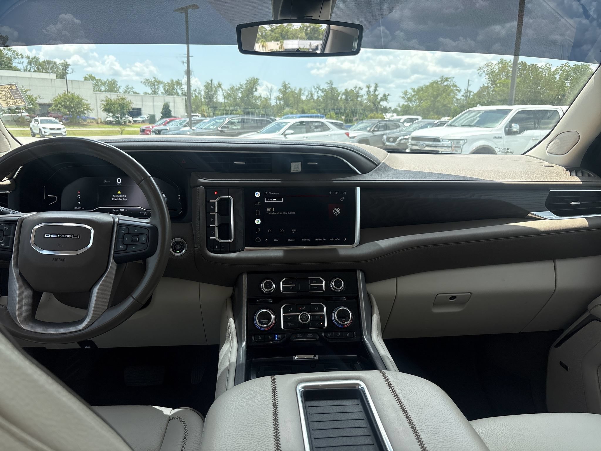 Used 2022 GMC Yukon XL Denali RWD image 12