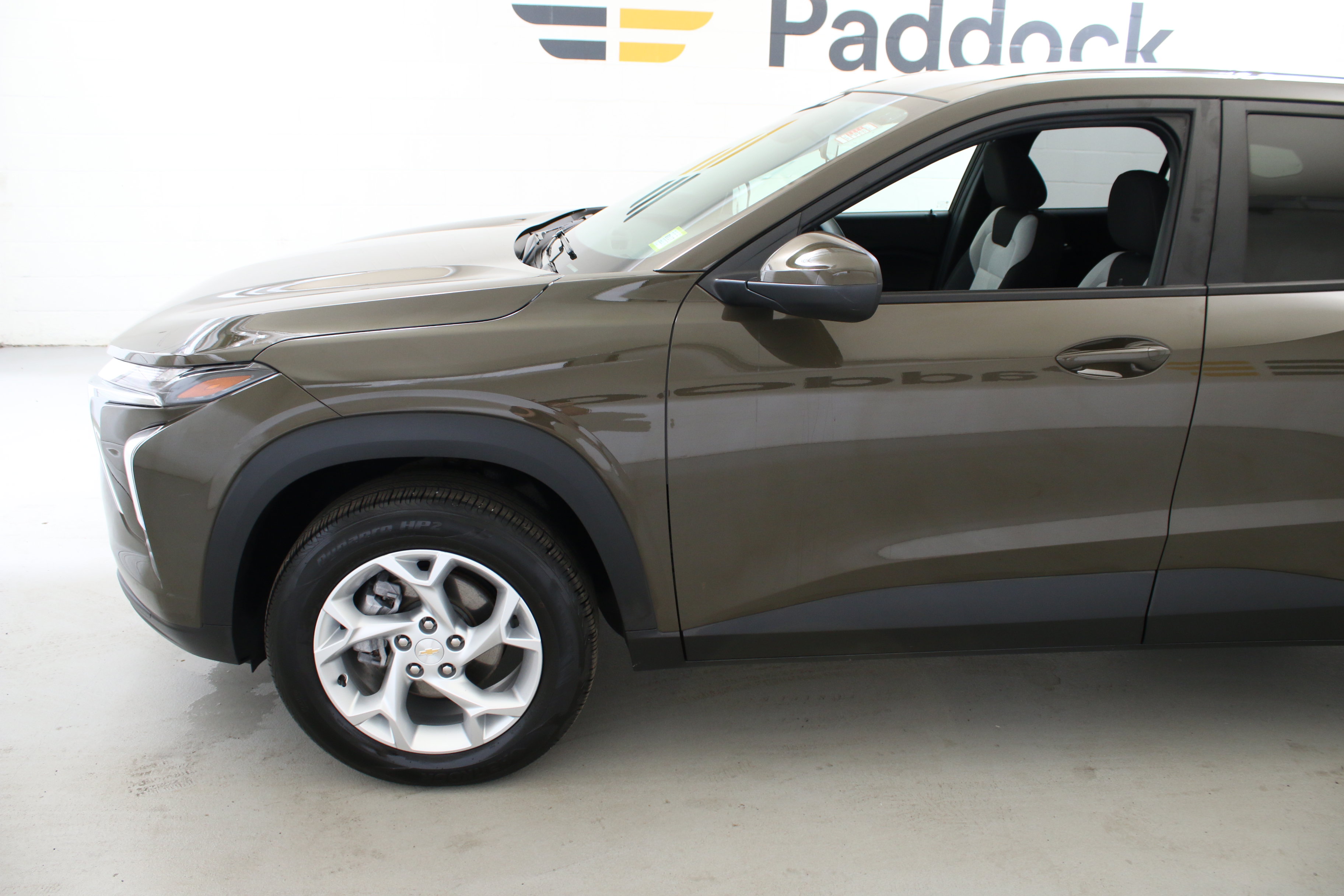 Used 2024 Chevrolet Trax LS w/ LS Convenience Package FWD image 4