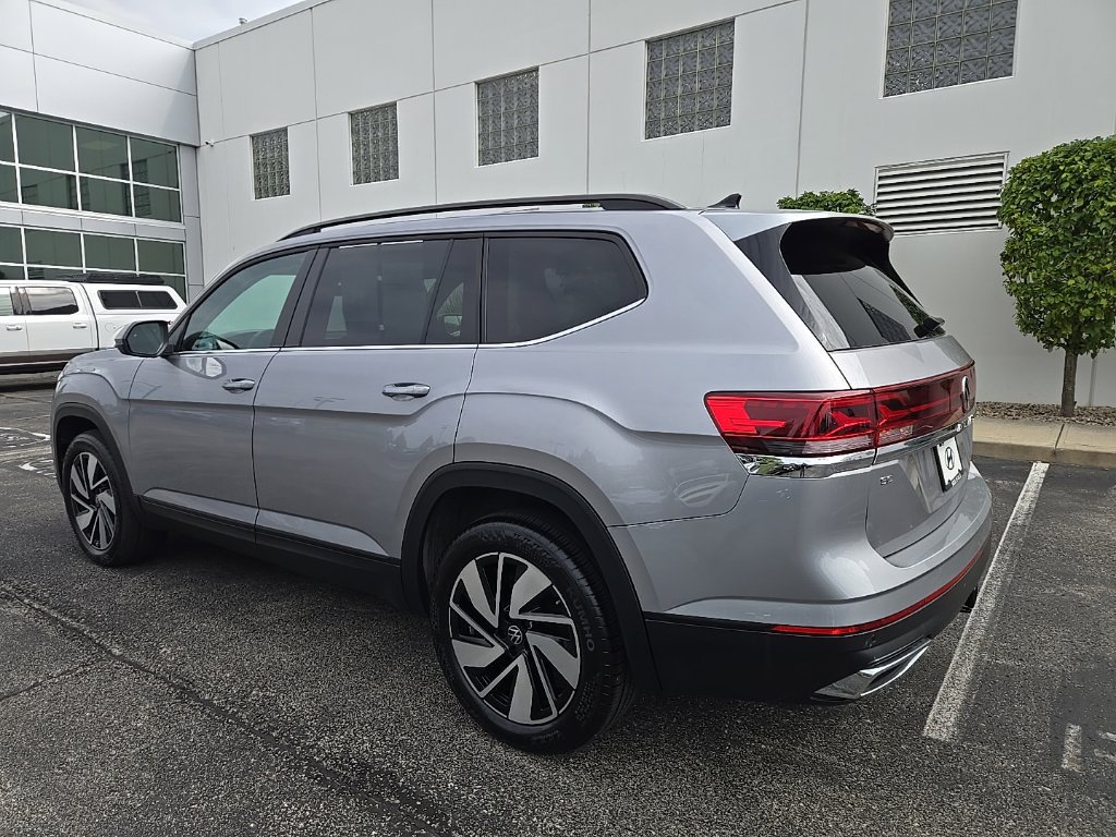 Used 2025 Volkswagen Atlas SE AWD/4WD image 6