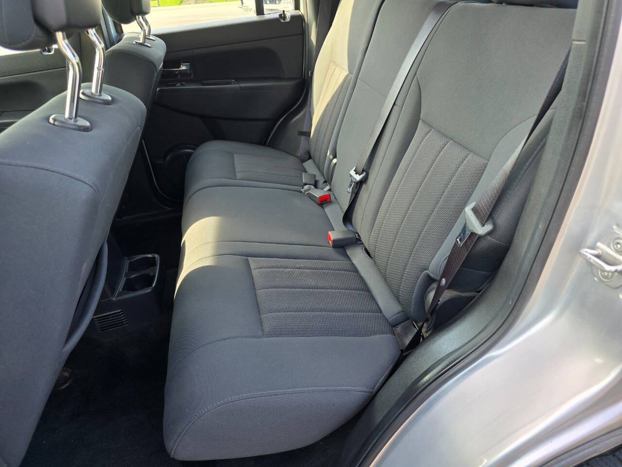 Used 2012 Jeep Liberty Sport AWD/4WD image 17