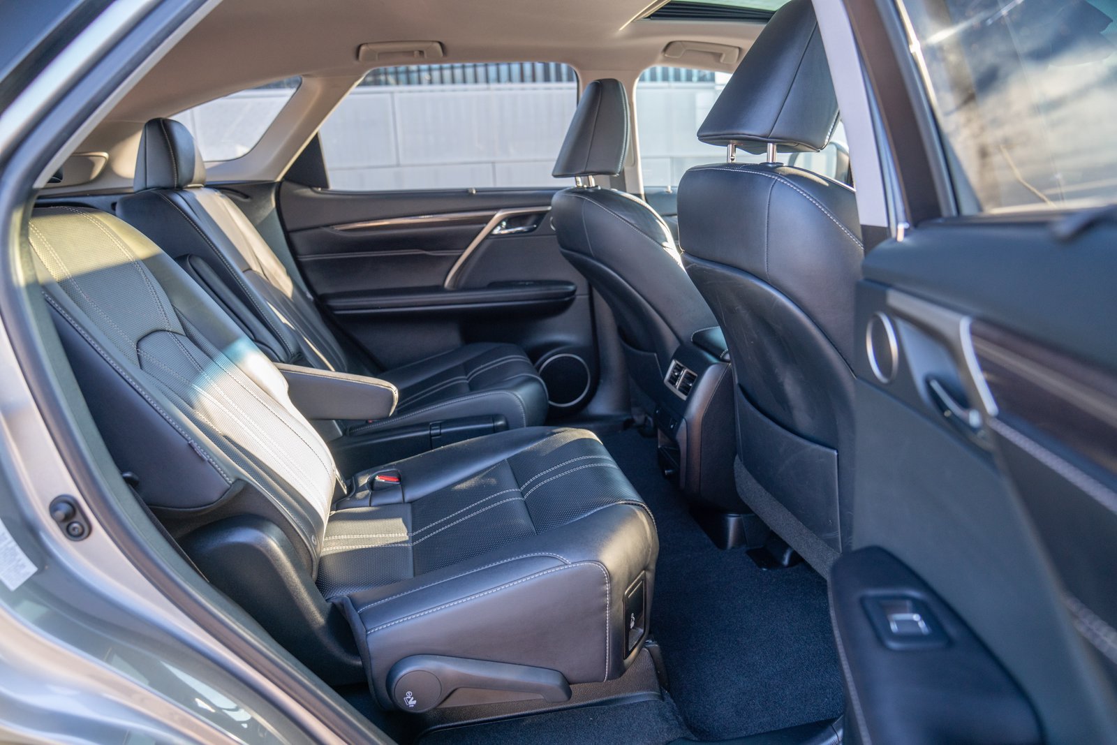 Used 2019 Lexus RX 350L Luxury w/ Accessory Package AWD/4WD image 23