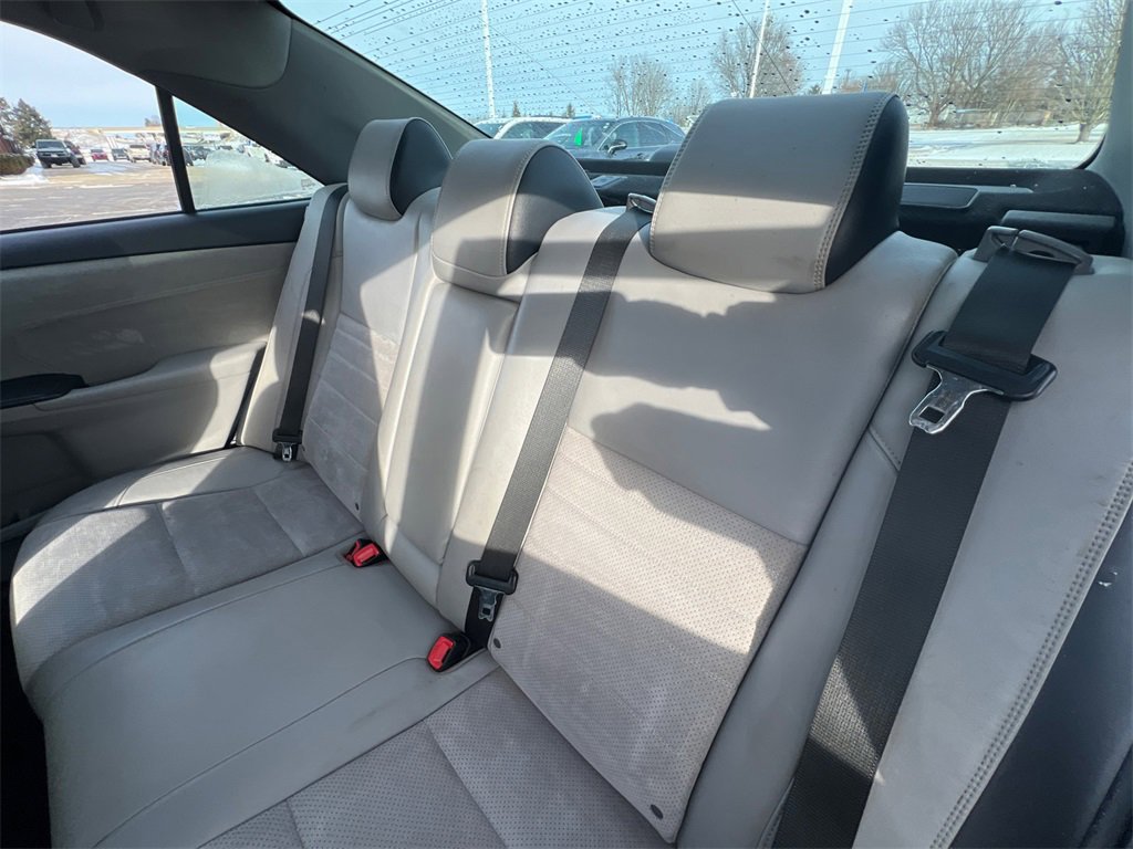 Used 2015 Toyota Camry XSE image 30