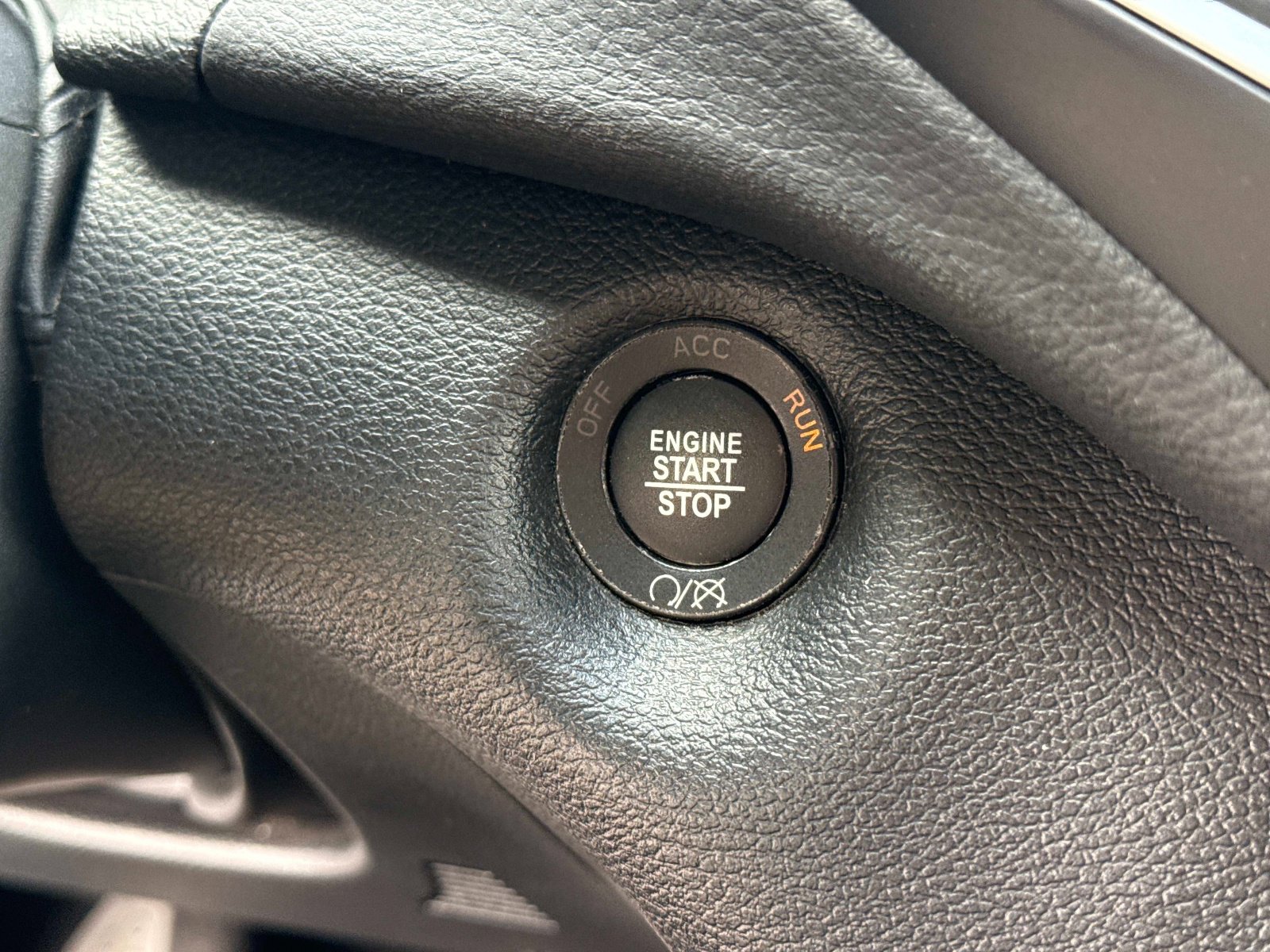 Certified 2020 Jeep Cherokee Latitude Plus w/ Cold Weather Group image 29