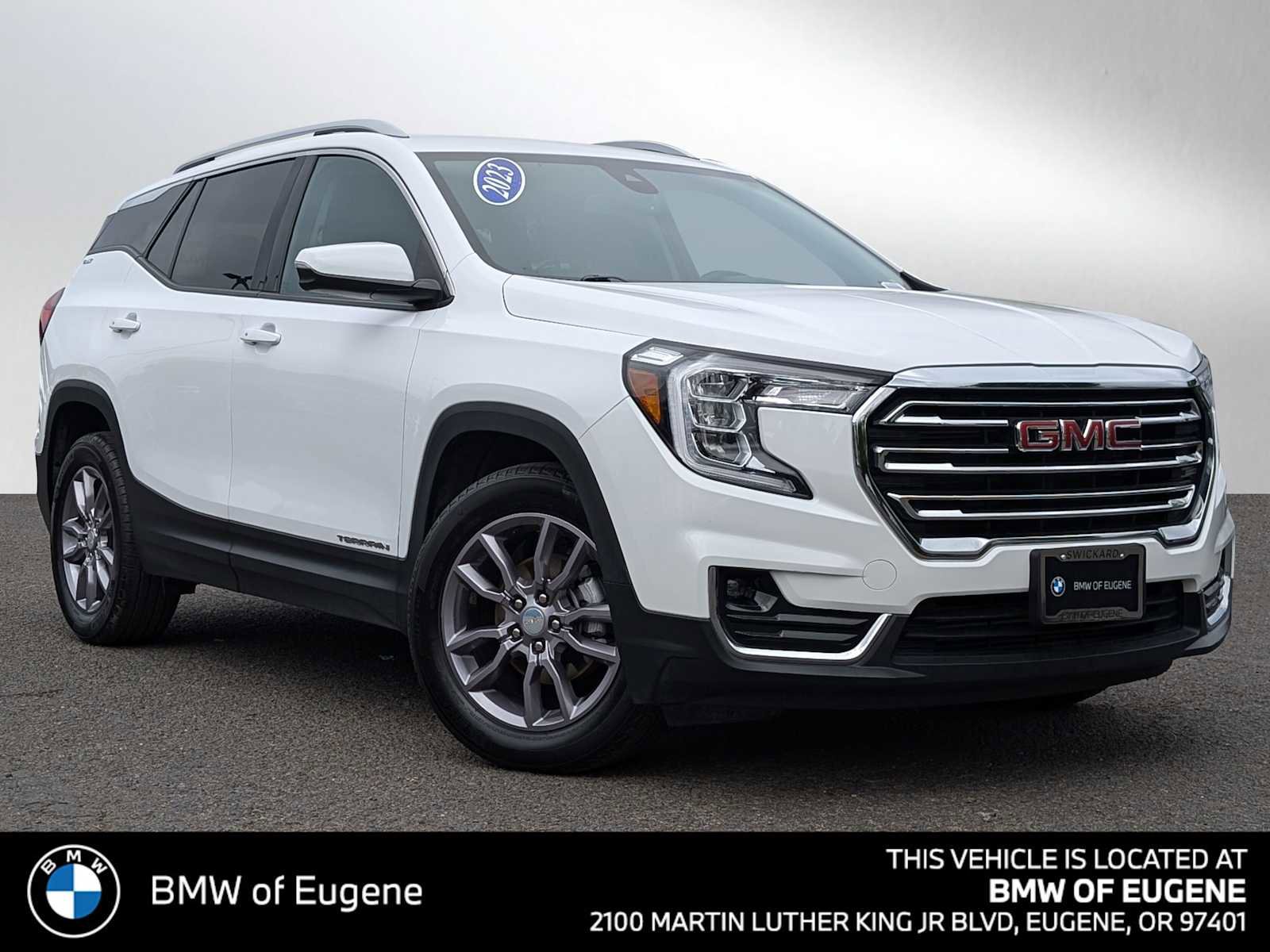 Used 2023 GMC Terrain SLT image 1