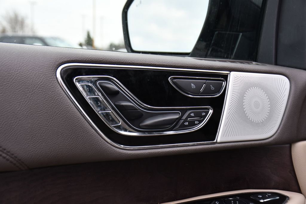 Used 2022 Lincoln Navigator Reserve image 14