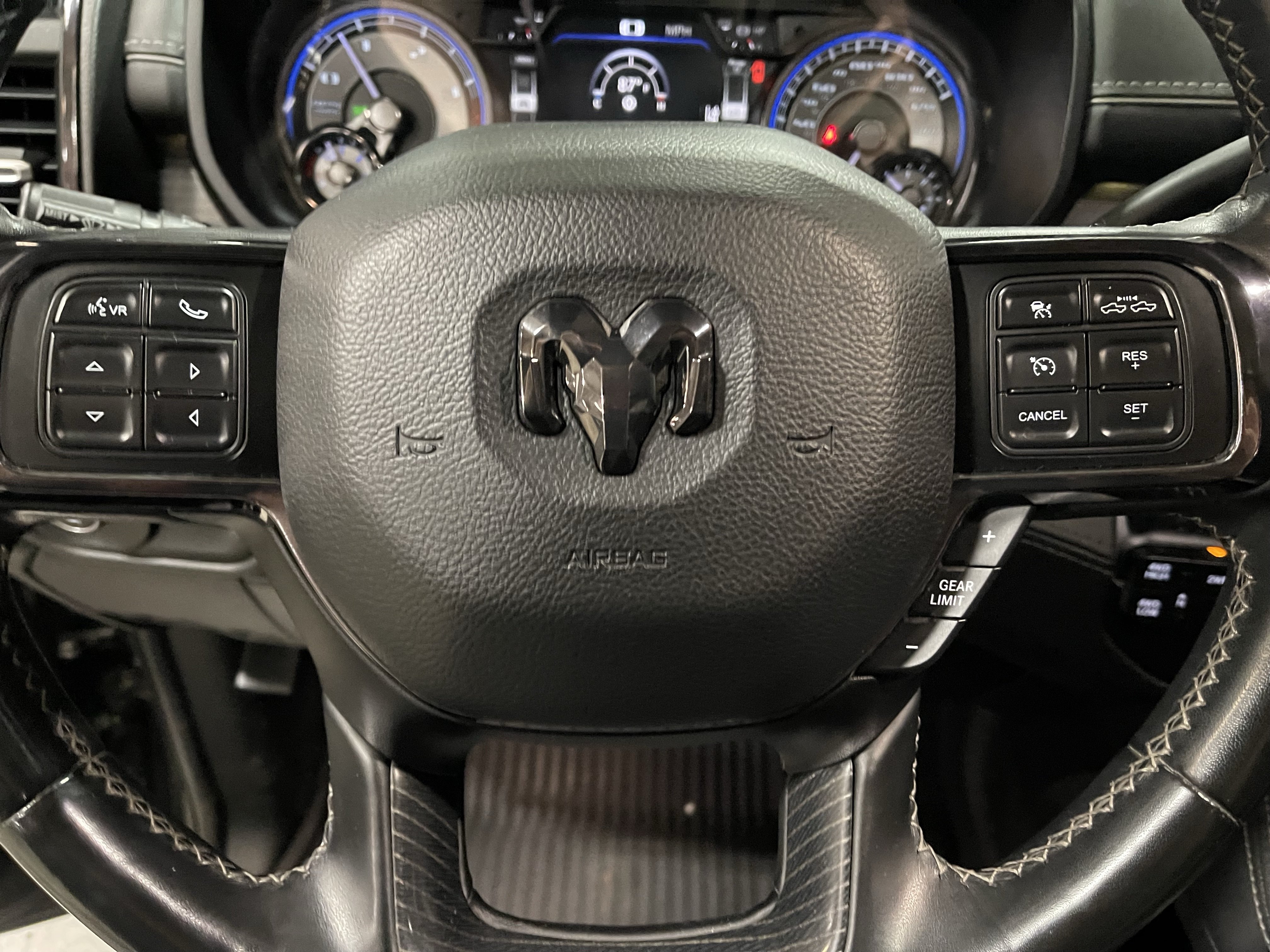 Used 2022 RAM 3500 Limited AWD/4WD image 23