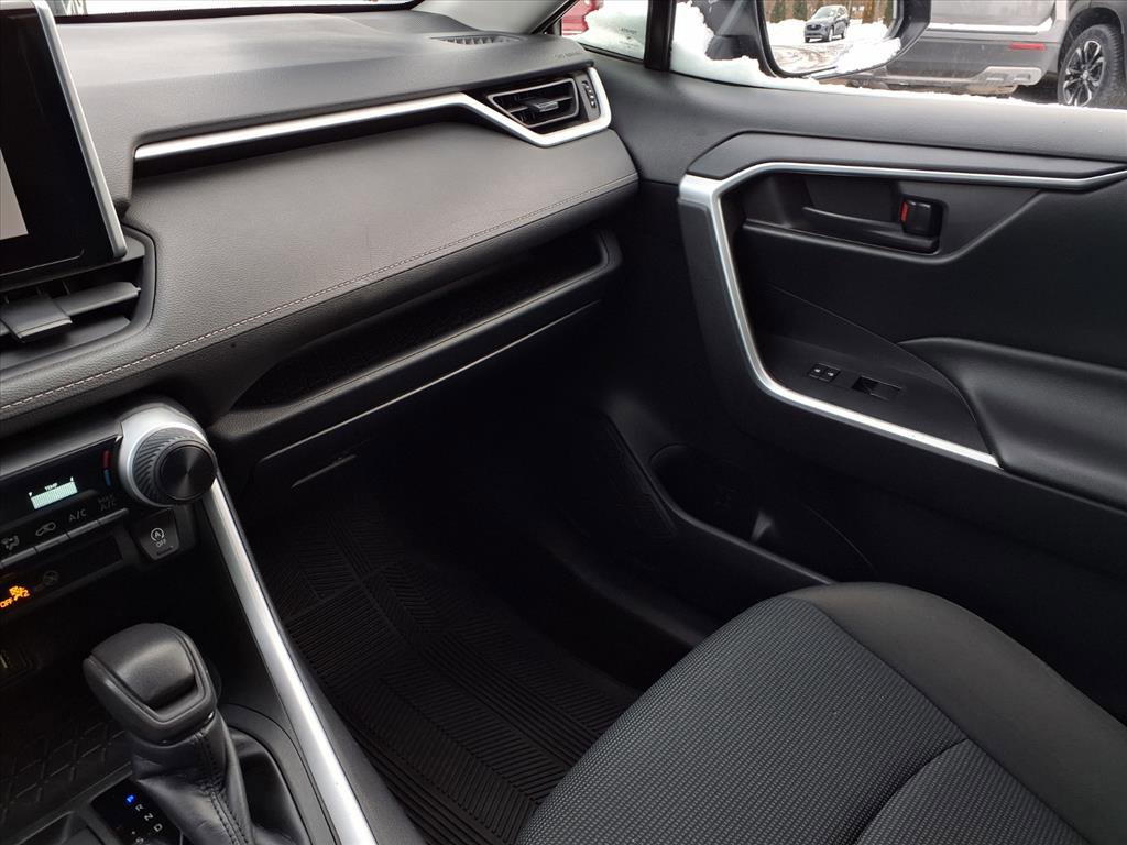 Used 2023 Toyota RAV4 LE image 31
