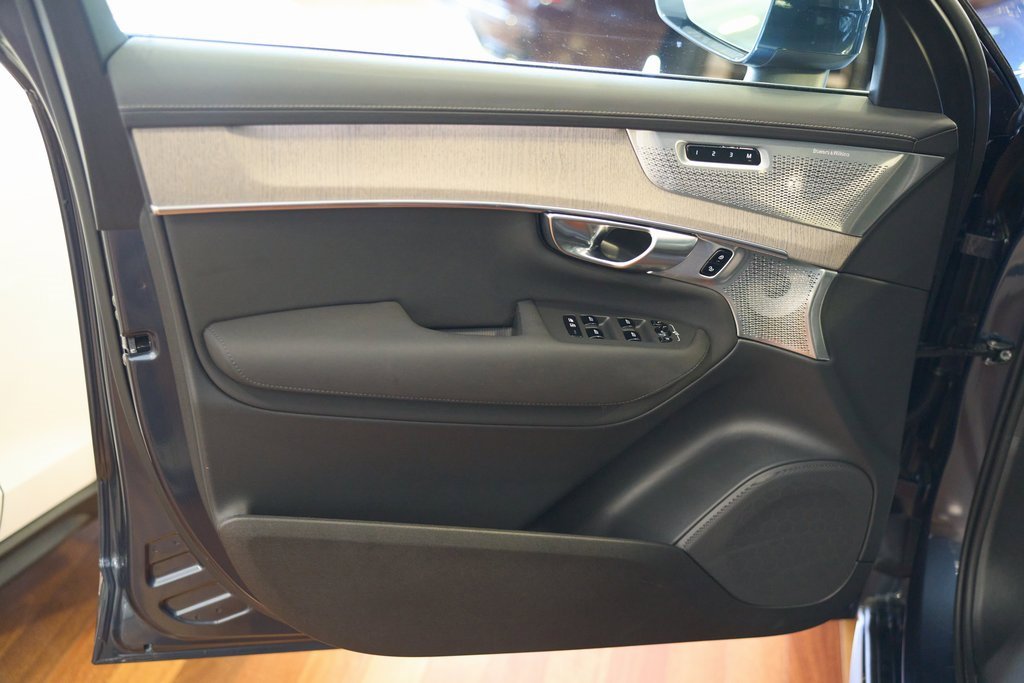 New 2025 Volvo XC90 B6 Ultra w/ Lounge Package image 4