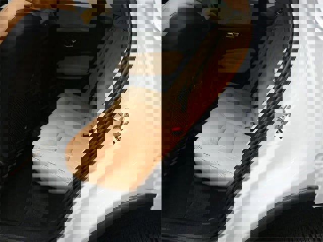 Certified 2025 Volvo XC60 T8 Ultra w/ Protection Package Premier image 21