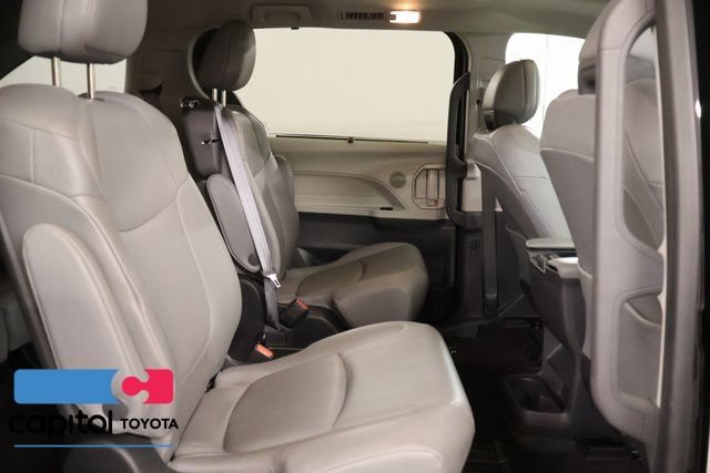Used 2023 Toyota Sienna XLE FWD image 31