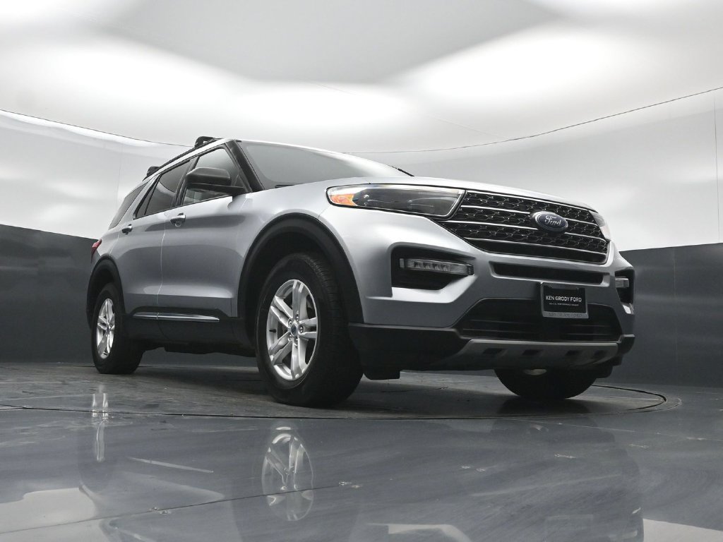 Certified 2022 Ford Explorer XLT w/ Equipment Group 202A AWD/4WD image 42