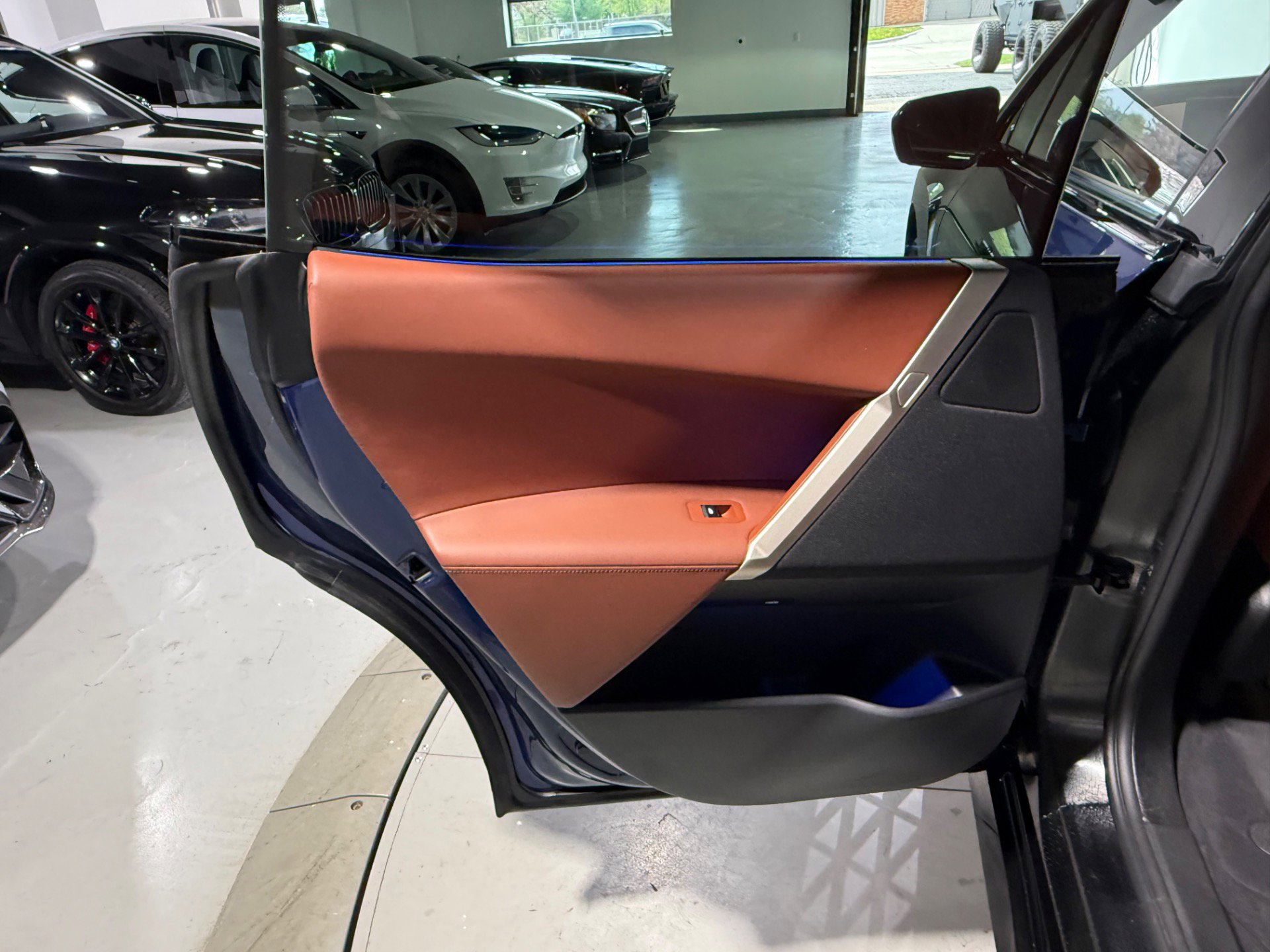 Used 2023 BMW iX xDrive50 w/ Sport Package AWD/4WD image 63