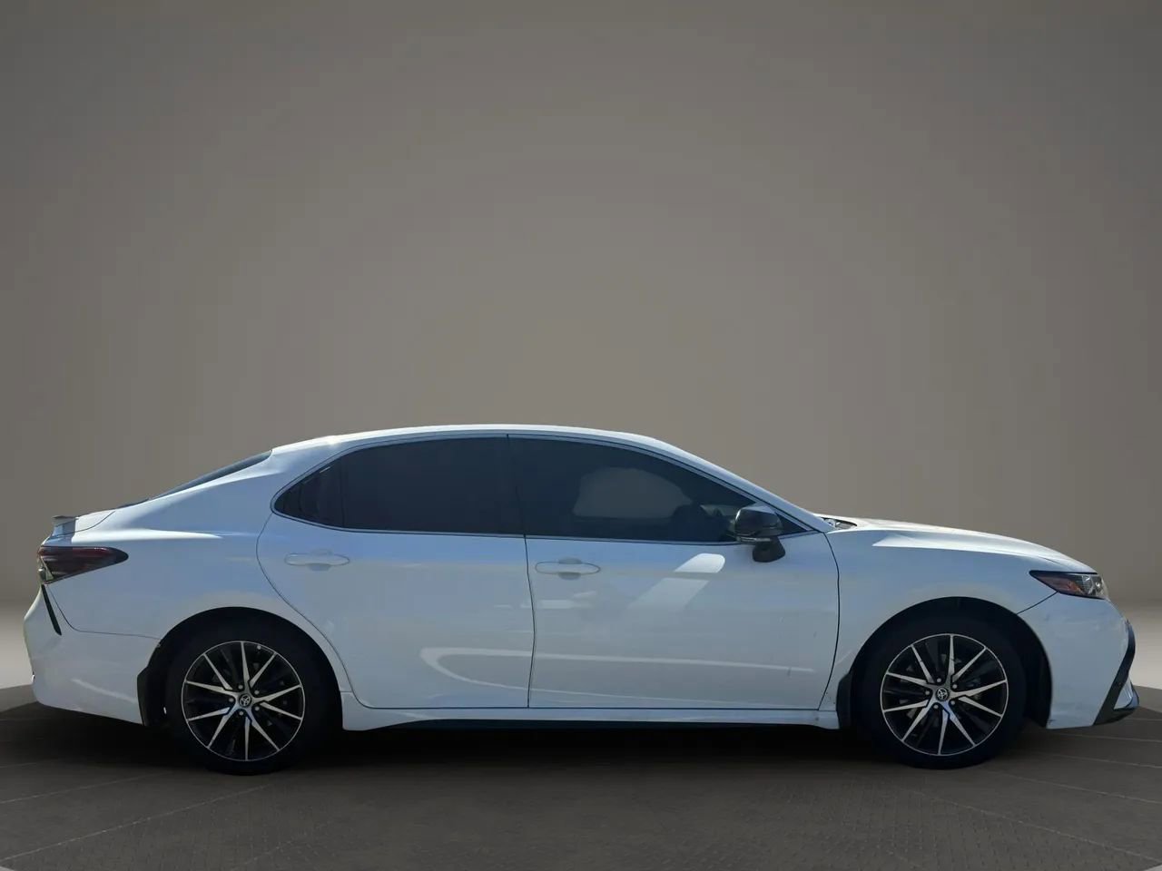 Used 2024 Toyota Camry SE w/ Convenience Package image 5