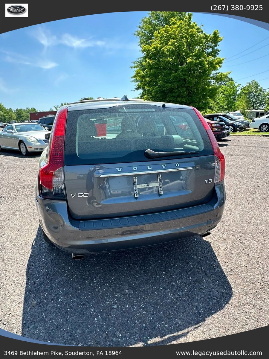 Used 2011 Volvo V50 T5 w/ Preferred Pkg FWD image 13