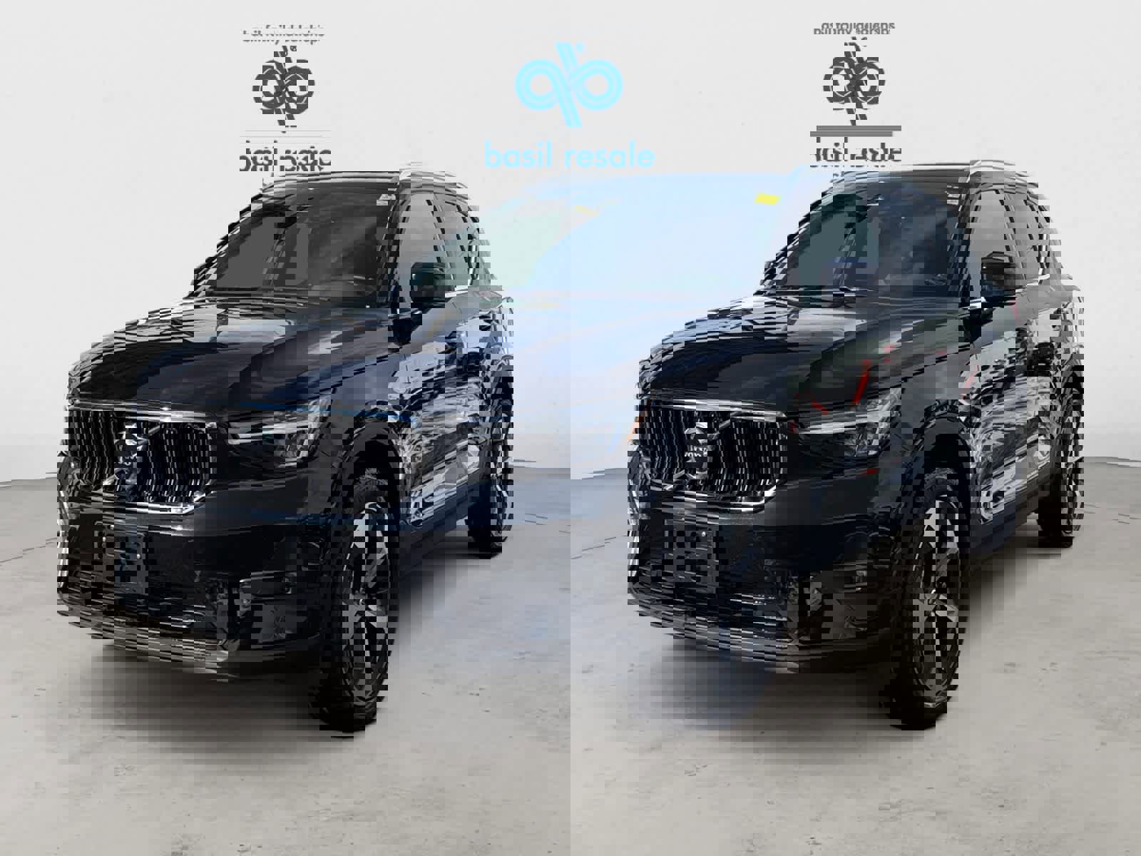 Used 2025 Volvo XC40 B5 Plus image 2