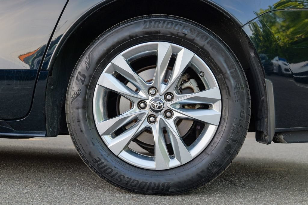 Used 2023 Toyota Sienna Limited AWD/4WD image 12