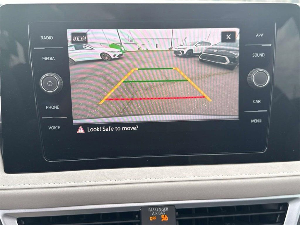 New 2025 Volkswagen Taos SE image 21