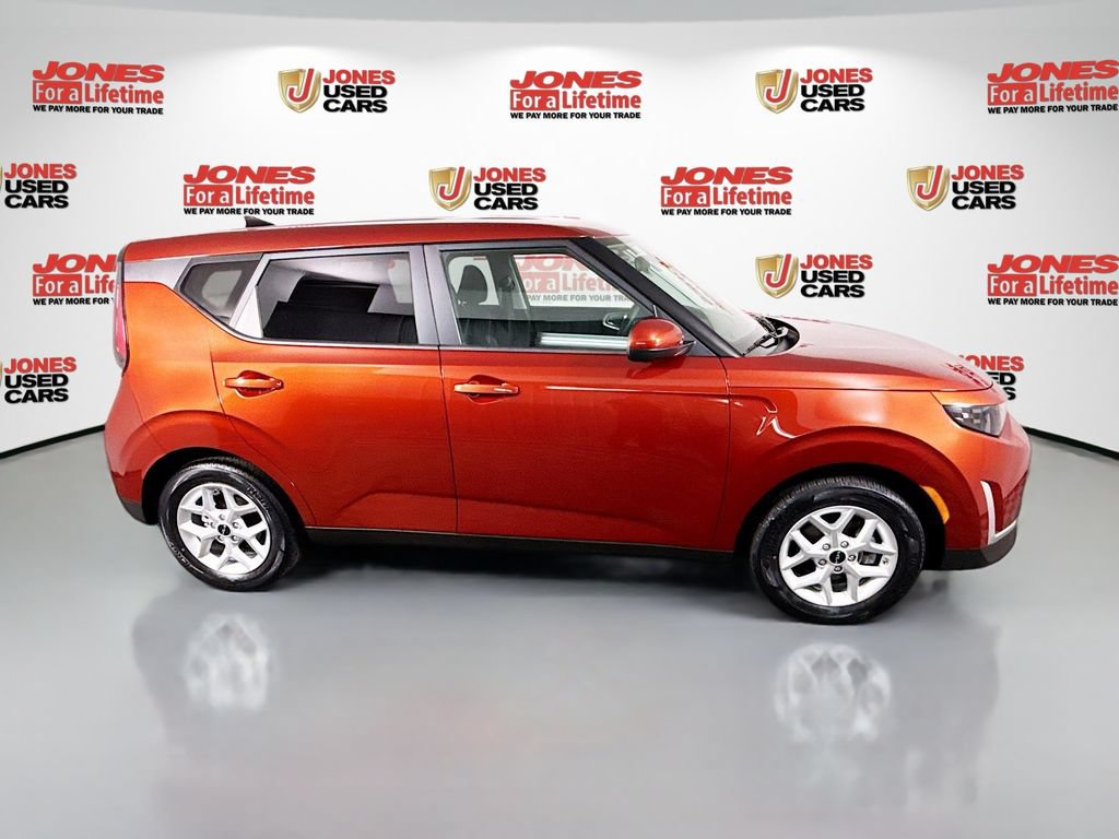 Certified 2023 Kia Soul LX w/ LX Technology Package FWD image 16
