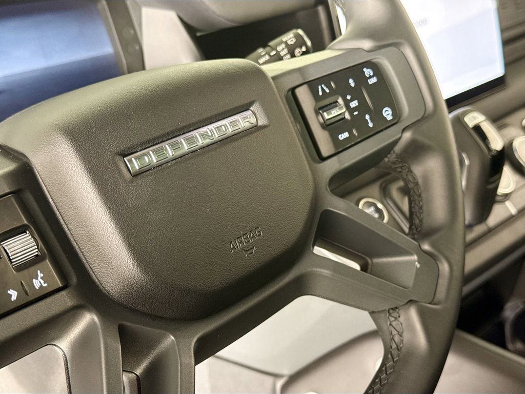 Used 2025 Land Rover Defender 110 X-Dynamic SE image 19