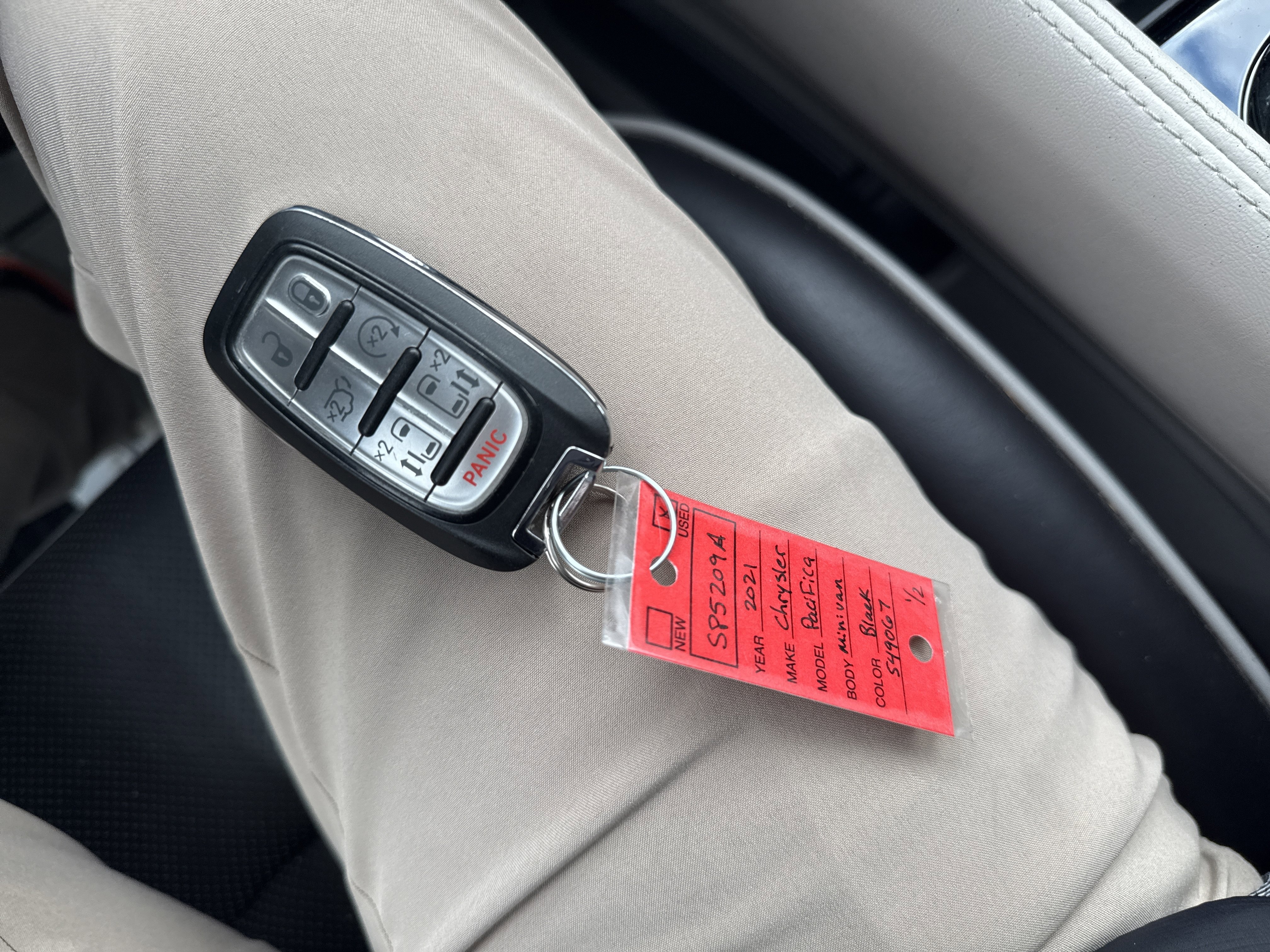 Used 2021 Chrysler Pacifica Limited image 35