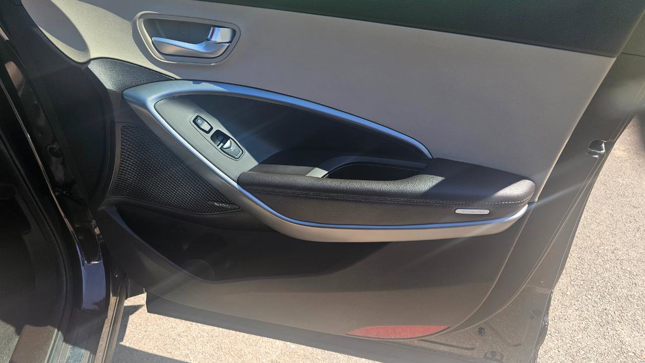 Used 2019 Hyundai Santa Fe XL AWD/4WD image 16