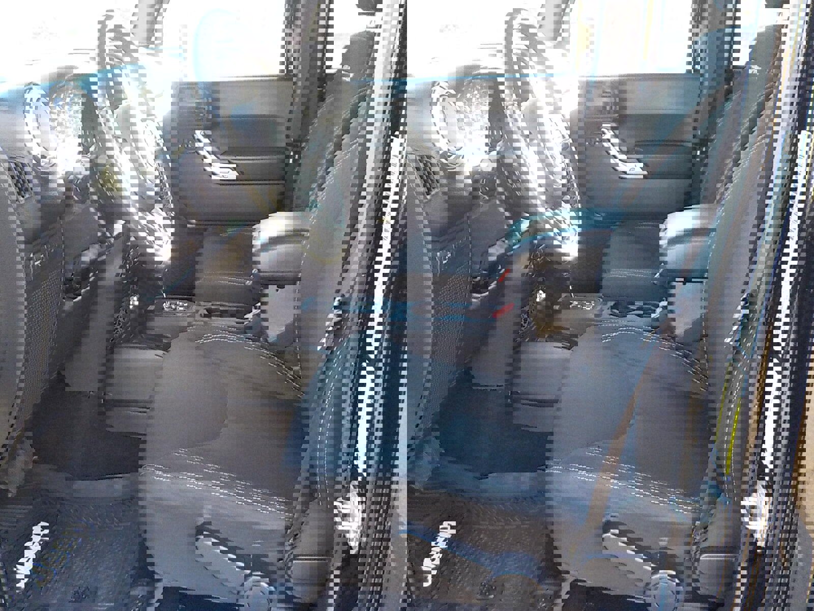 Used 2016 Jeep Wrangler Unlimited Rubicon w/ Connectivity Group image 18