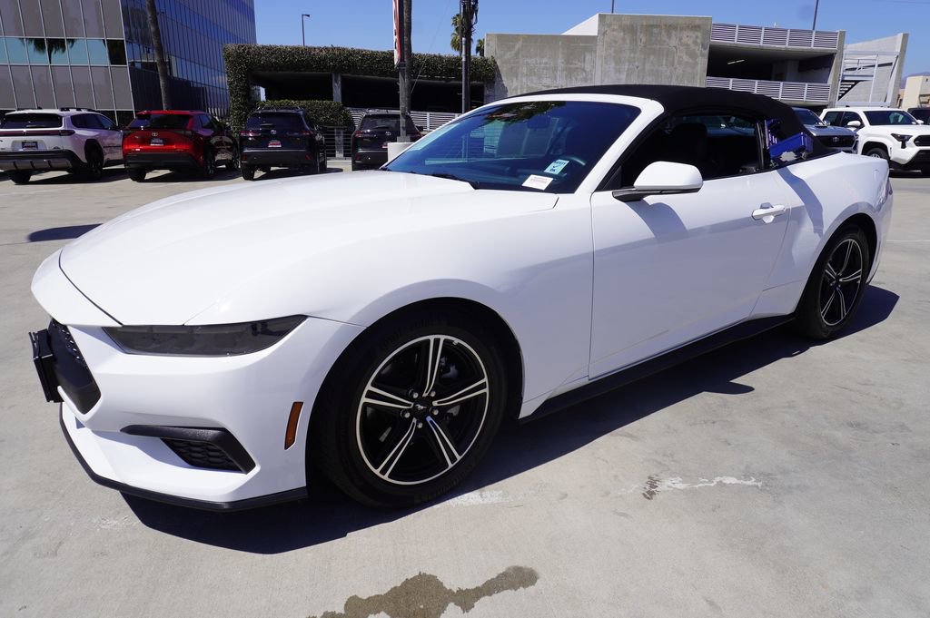 Used 2025 Ford Mustang Convertible RWD image 4