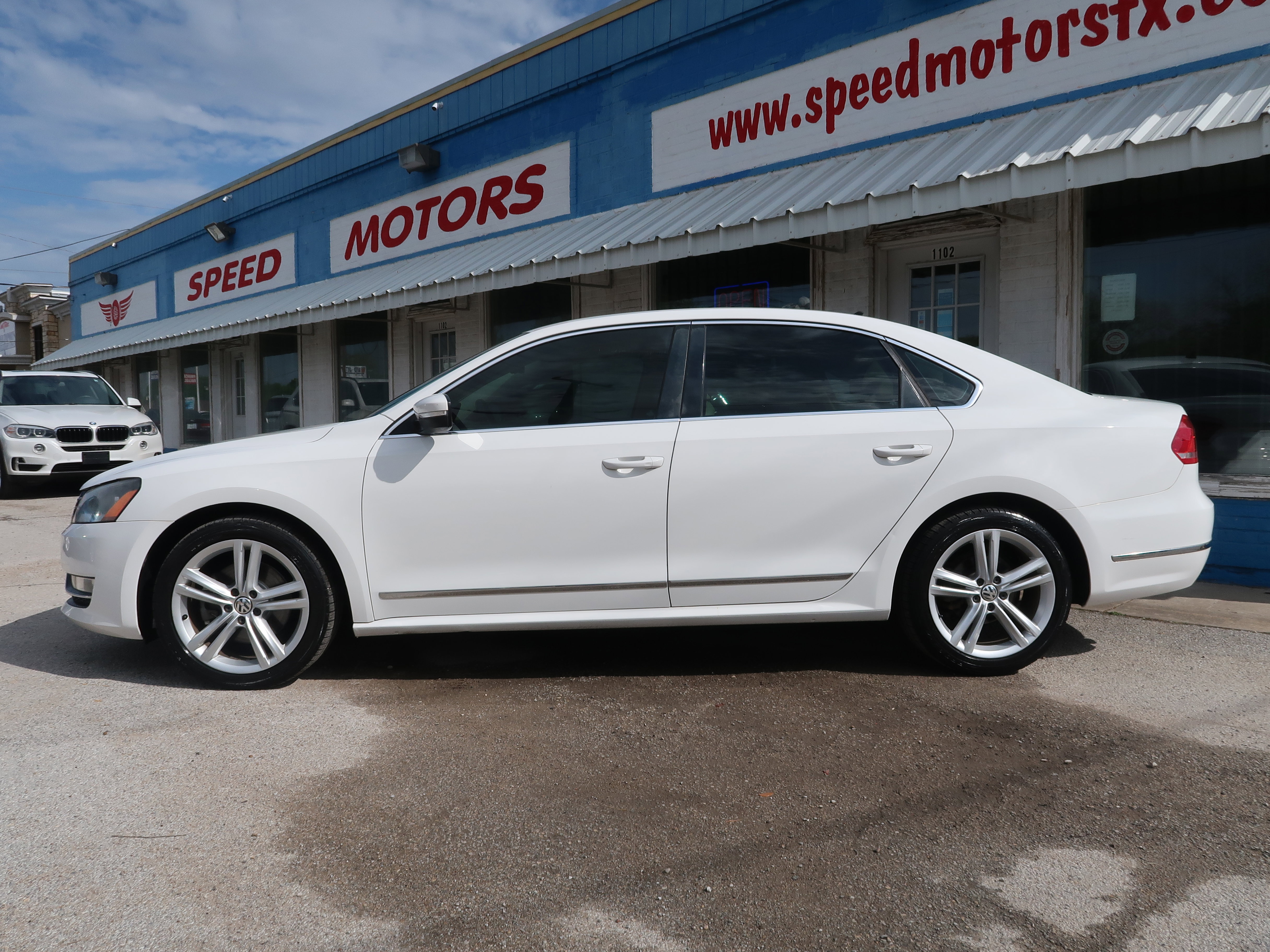 Used 2014 Volkswagen Passat TDI SE FWD image 3
