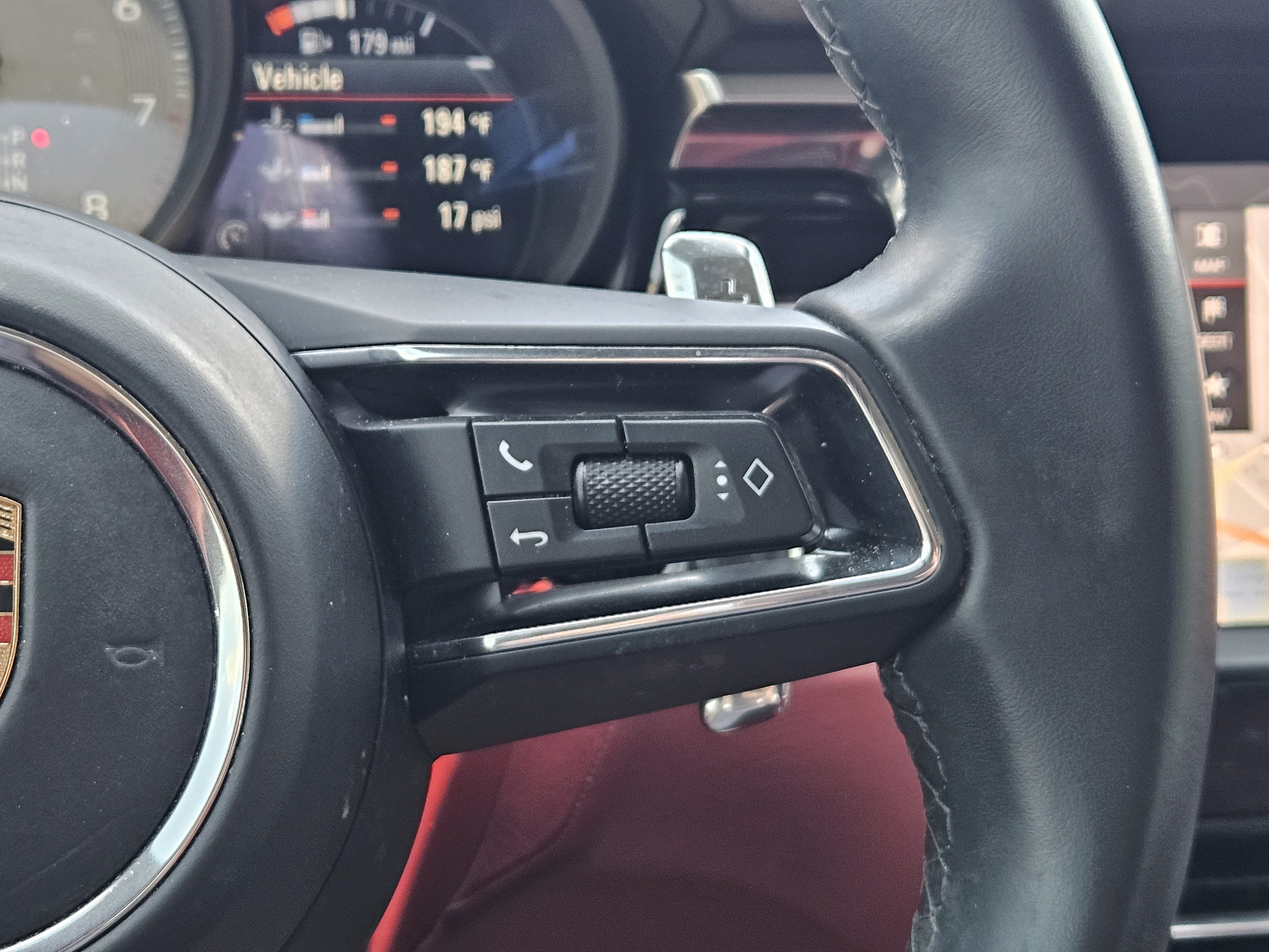 Certified 2024 Porsche Macan S AWD/4WD image 27